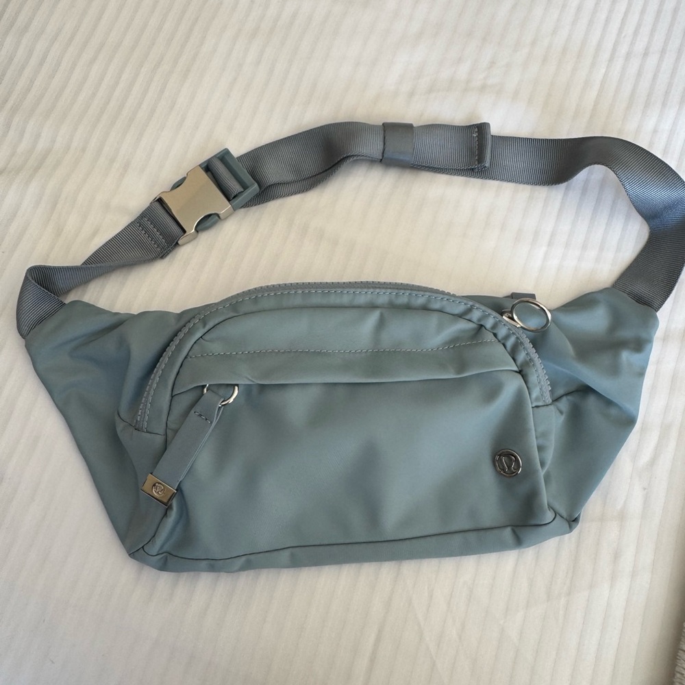 Lululemon On The Beat Belt Bag 4.5L Chambray Pale Blue.